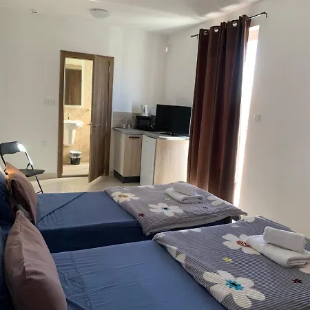 Oda ve Kahvaltı Mon-chery 5*