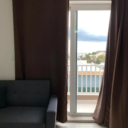 Mon-chery Oda ve Kahvaltı San Ġwann