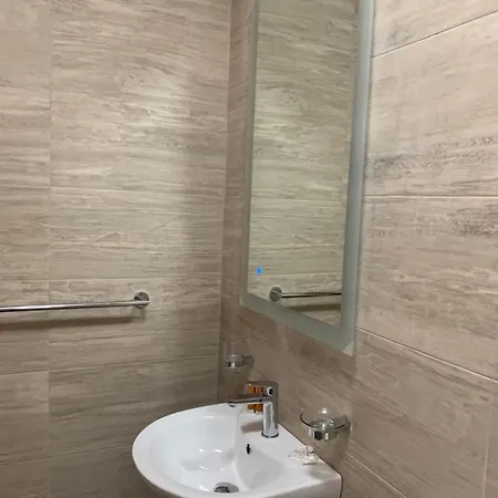 Oda ve Kahvaltı Mon-chery 5*