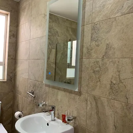 Oda ve Kahvaltı Mon-chery 5*